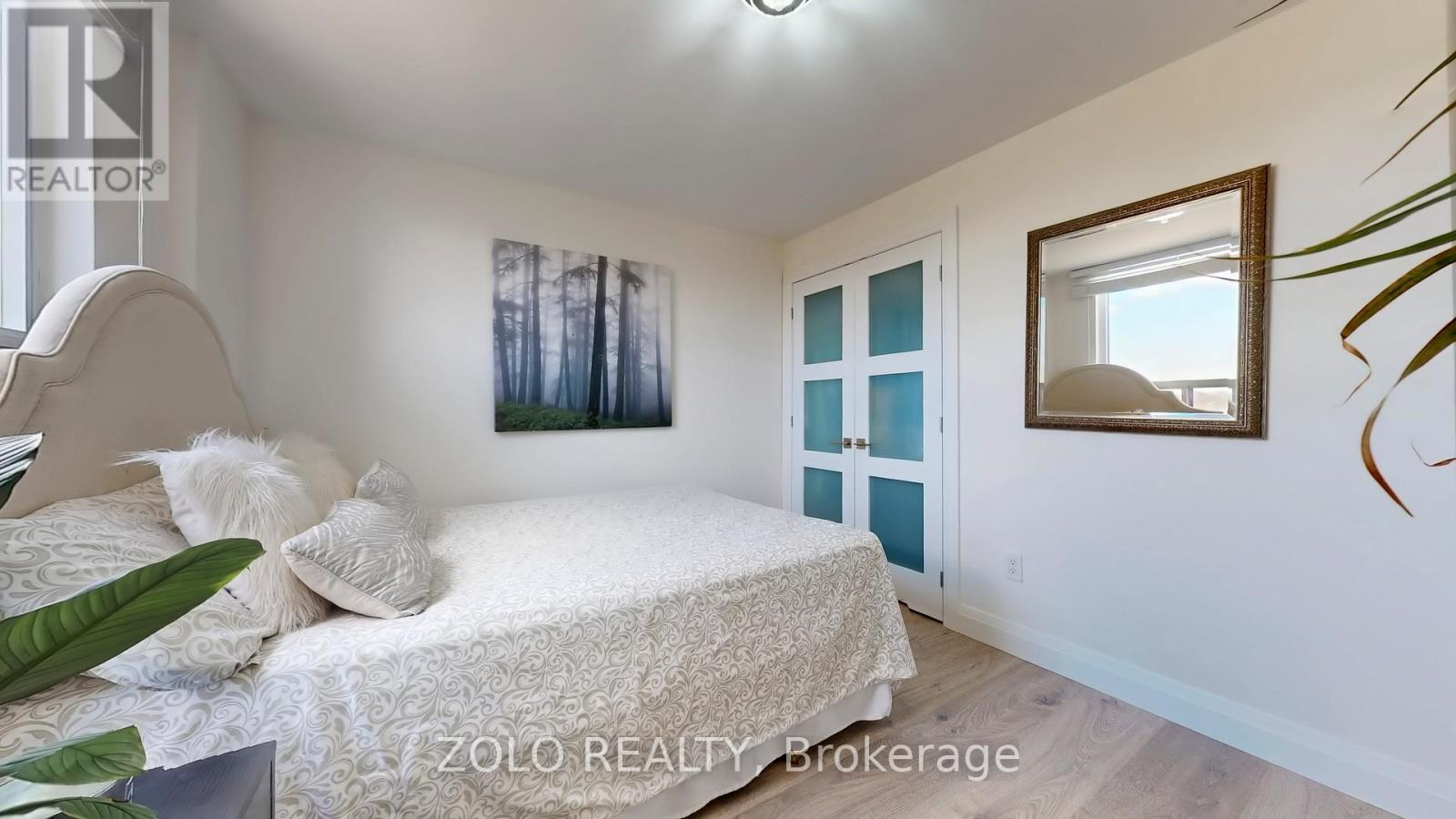 1509 - 1515 Lakeshore Road E, Mississauga, Ontario  L5E 3E3 - Photo 27 - W12588134