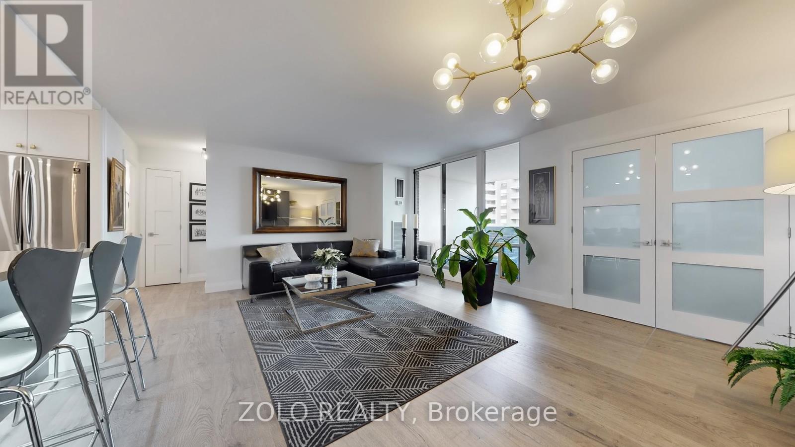 1509 - 1515 Lakeshore Road E, Mississauga, Ontario  L5E 3E3 - Photo 4 - W12588134