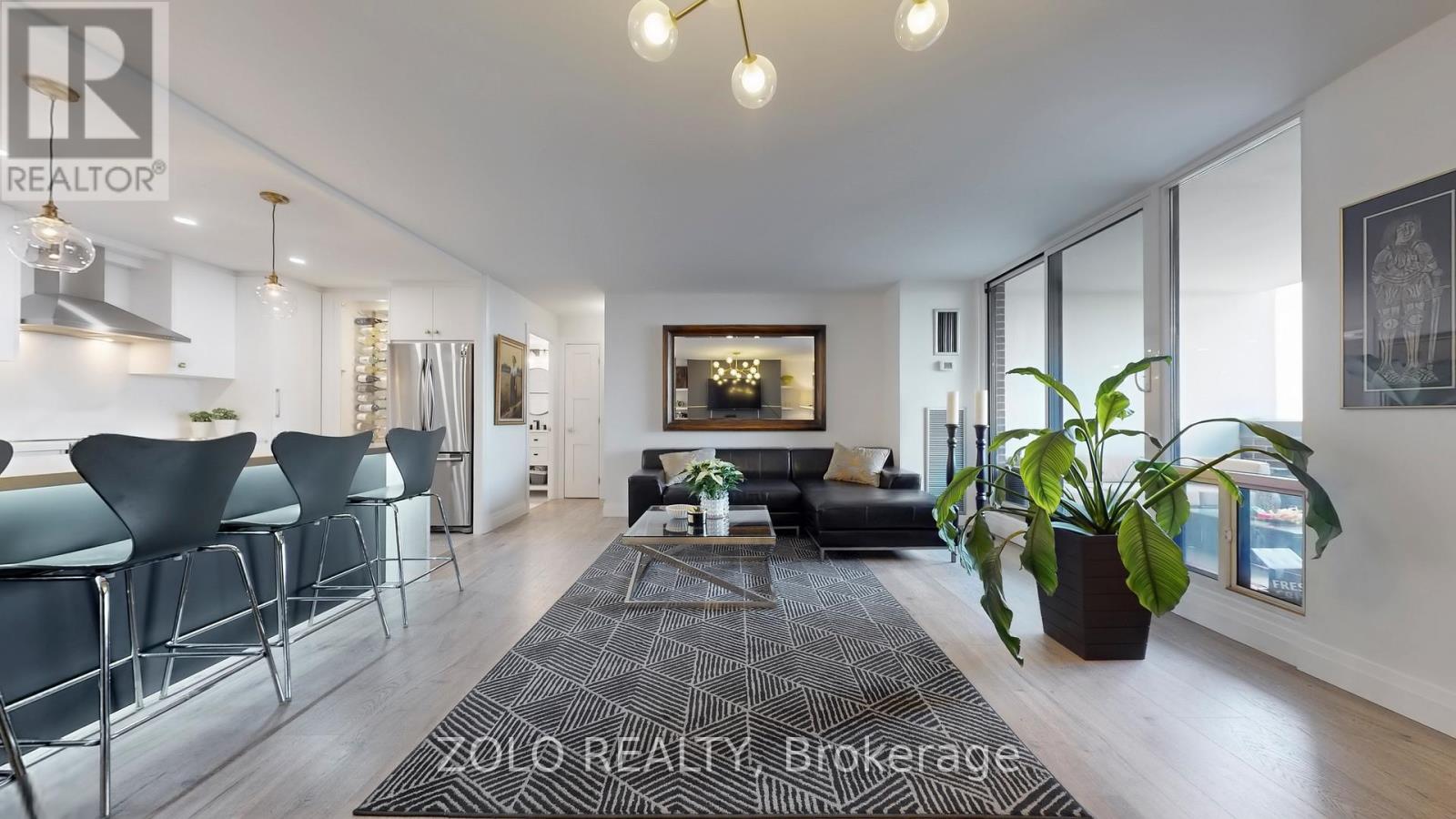 1509 - 1515 Lakeshore Road E, Mississauga, Ontario  L5E 3E3 - Photo 5 - W12588134