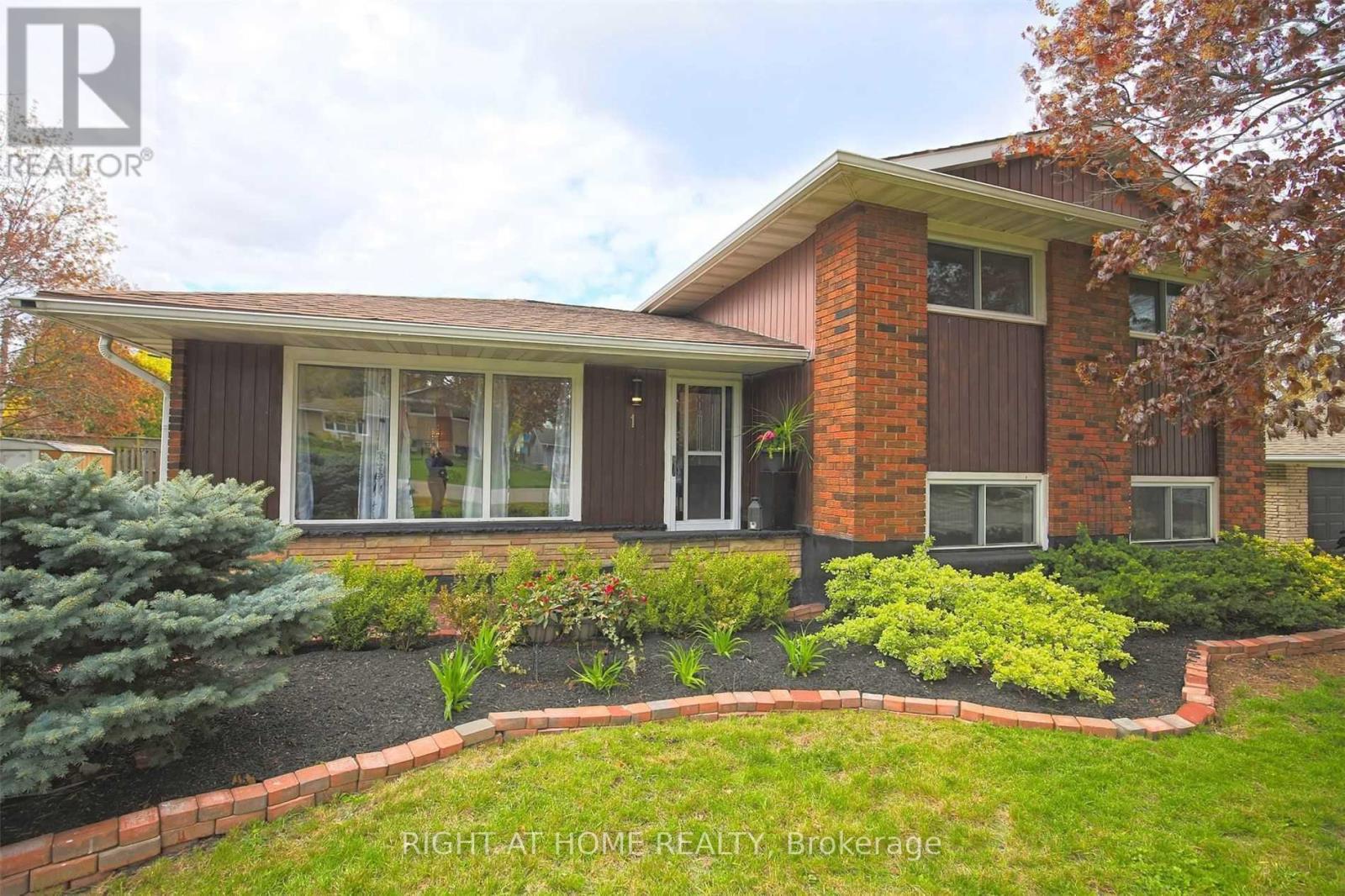 1 BENDAMERE DRIVE, Grimsby, Ontario