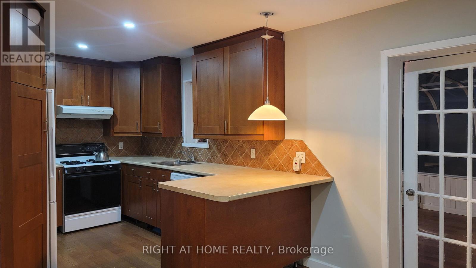 1 Bendamere Drive, Grimsby, Ontario  L3M 2N2 - Photo 13 - X12588136