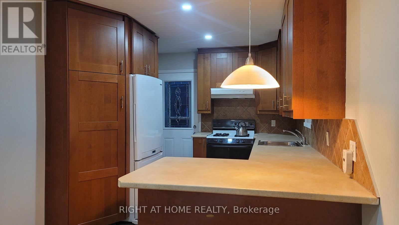 1 Bendamere Drive, Grimsby, Ontario  L3M 2N2 - Photo 14 - X12588136