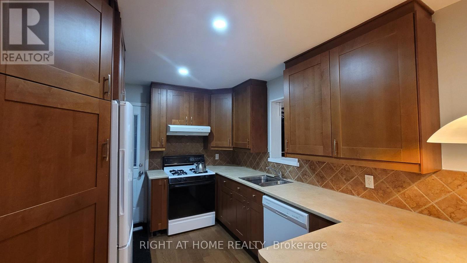 1 Bendamere Drive, Grimsby, Ontario  L3M 2N2 - Photo 15 - X12588136