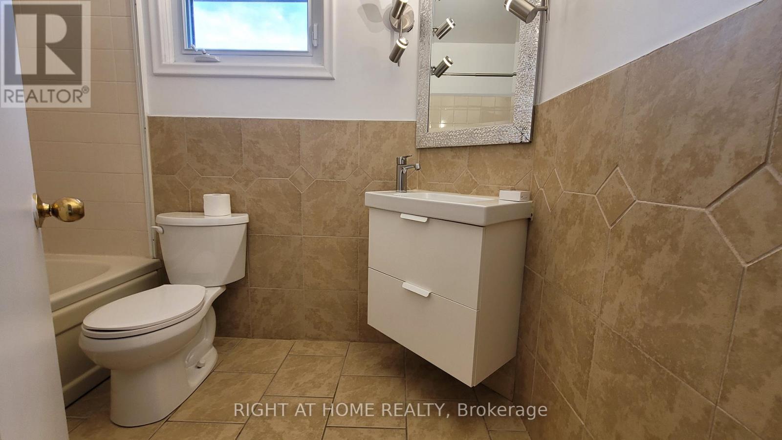 1 Bendamere Drive, Grimsby, Ontario  L3M 2N2 - Photo 34 - X12588136