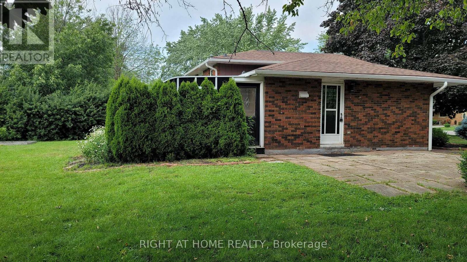 1 Bendamere Drive, Grimsby, Ontario  L3M 2N2 - Photo 37 - X12588136