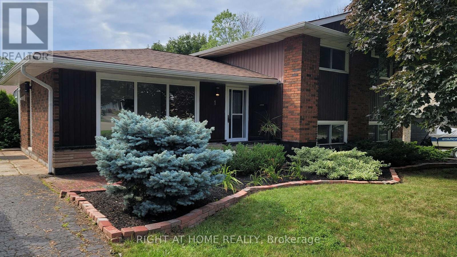 1 Bendamere Drive, Grimsby, Ontario  L3M 2N2 - Photo 6 - X12588136