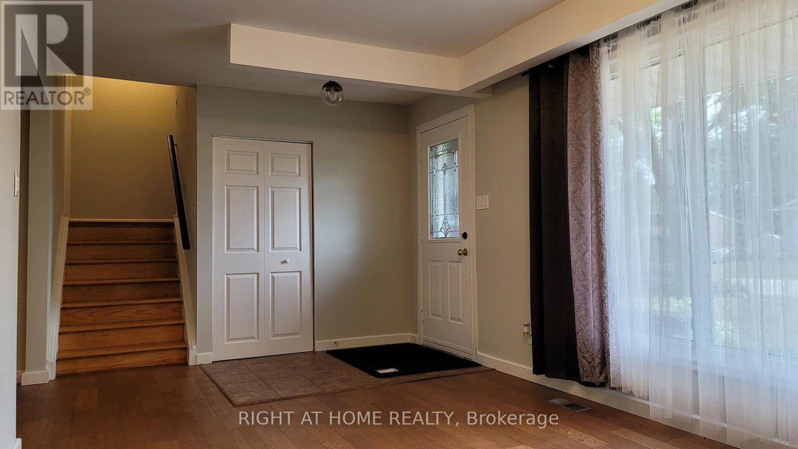 1 Bendamere Drive, Grimsby, Ontario  L3M 2N2 - Photo 9 - X12588136