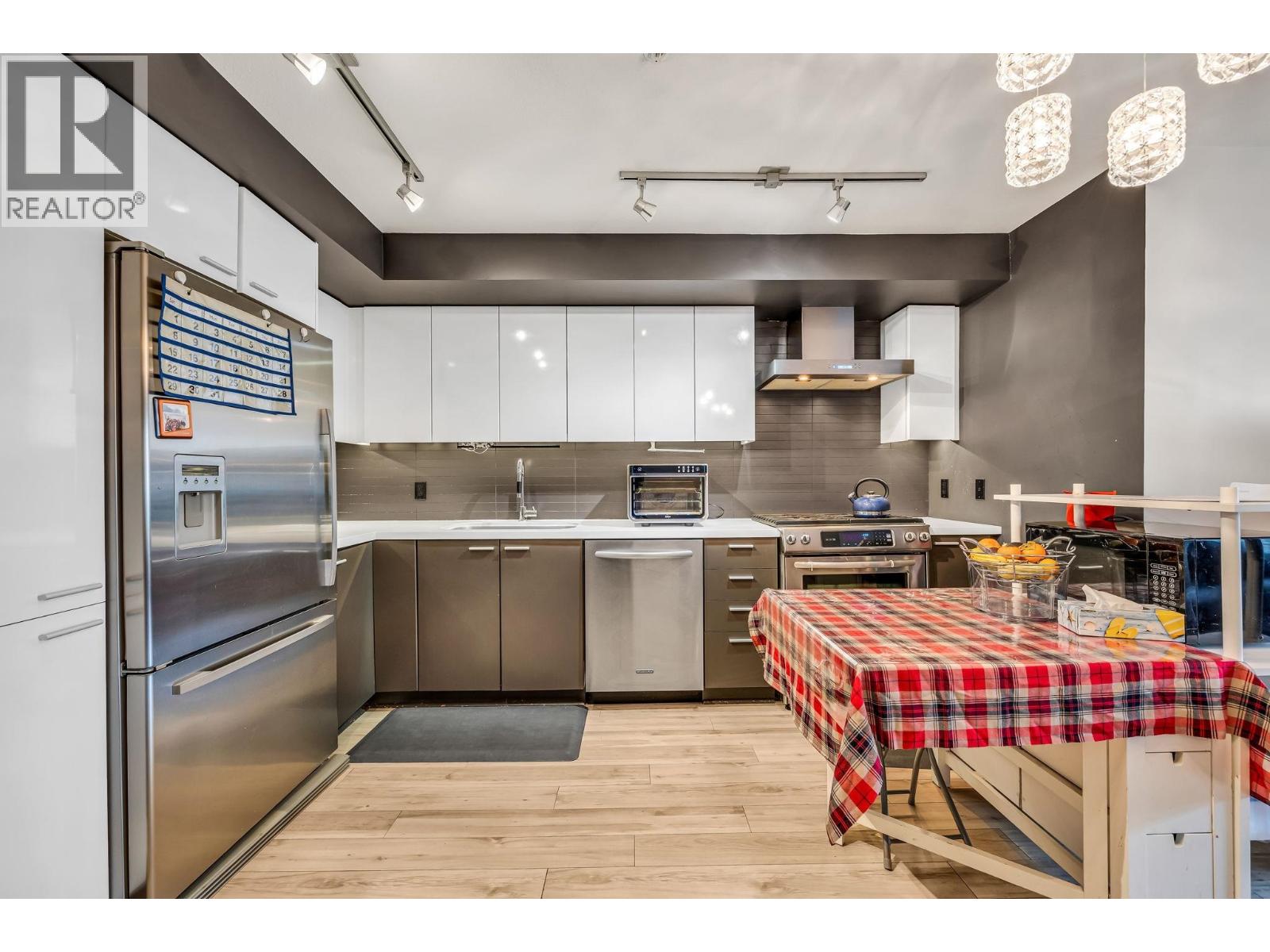 216 2888 E 2nd Avenue, Vancouver, British Columbia  V5M 0B9 - Photo 2 - R3069976