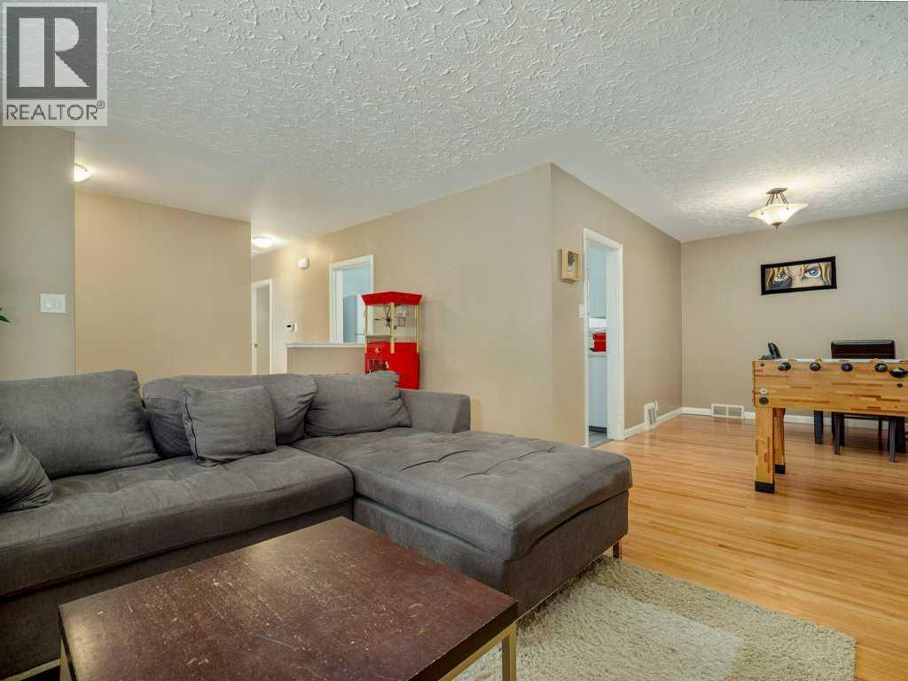 2704 3 Avenue S, Lethbridge, Alberta T1J 0M6 - Photo 10 - A2268276