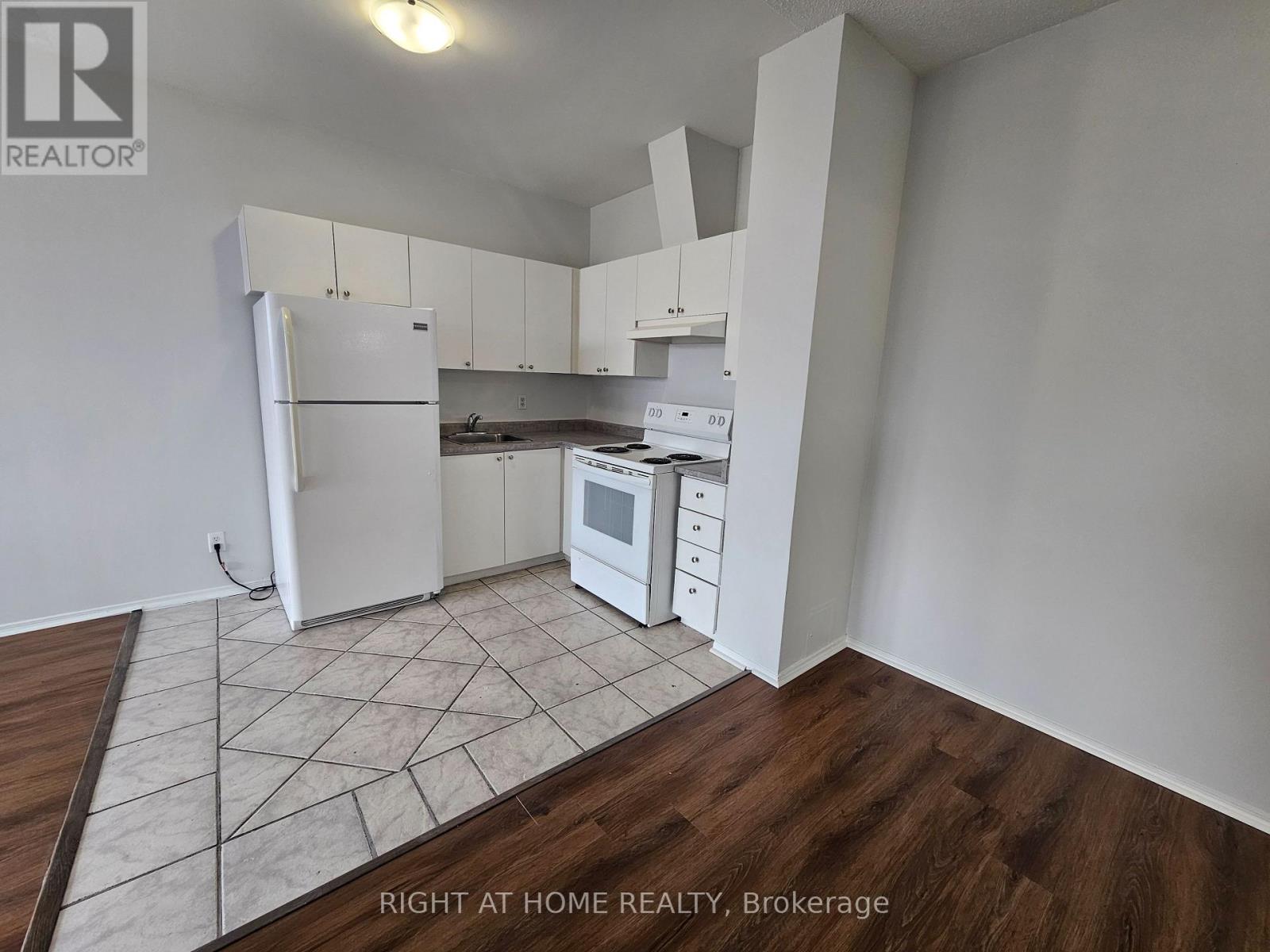 302 - 1801 Eglinton Avenue W, Toronto, Ontario M6E 2H7 - Photo 3 - C12588166