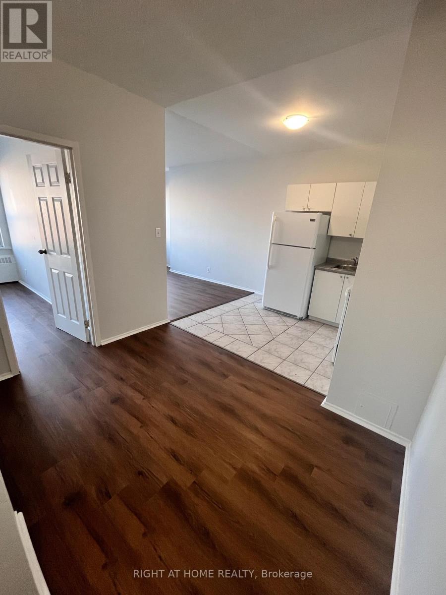 302 - 1801 Eglinton Avenue W, Toronto, Ontario M6E 2H7 - Photo 6 - C12588166