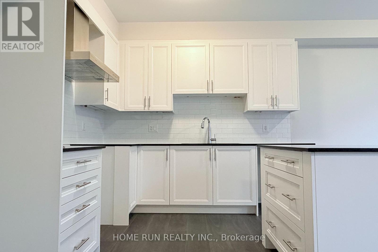 381 Les Emmerson Drive, Ottawa, Ontario K2J 7L7 - Photo 6 - X12588194