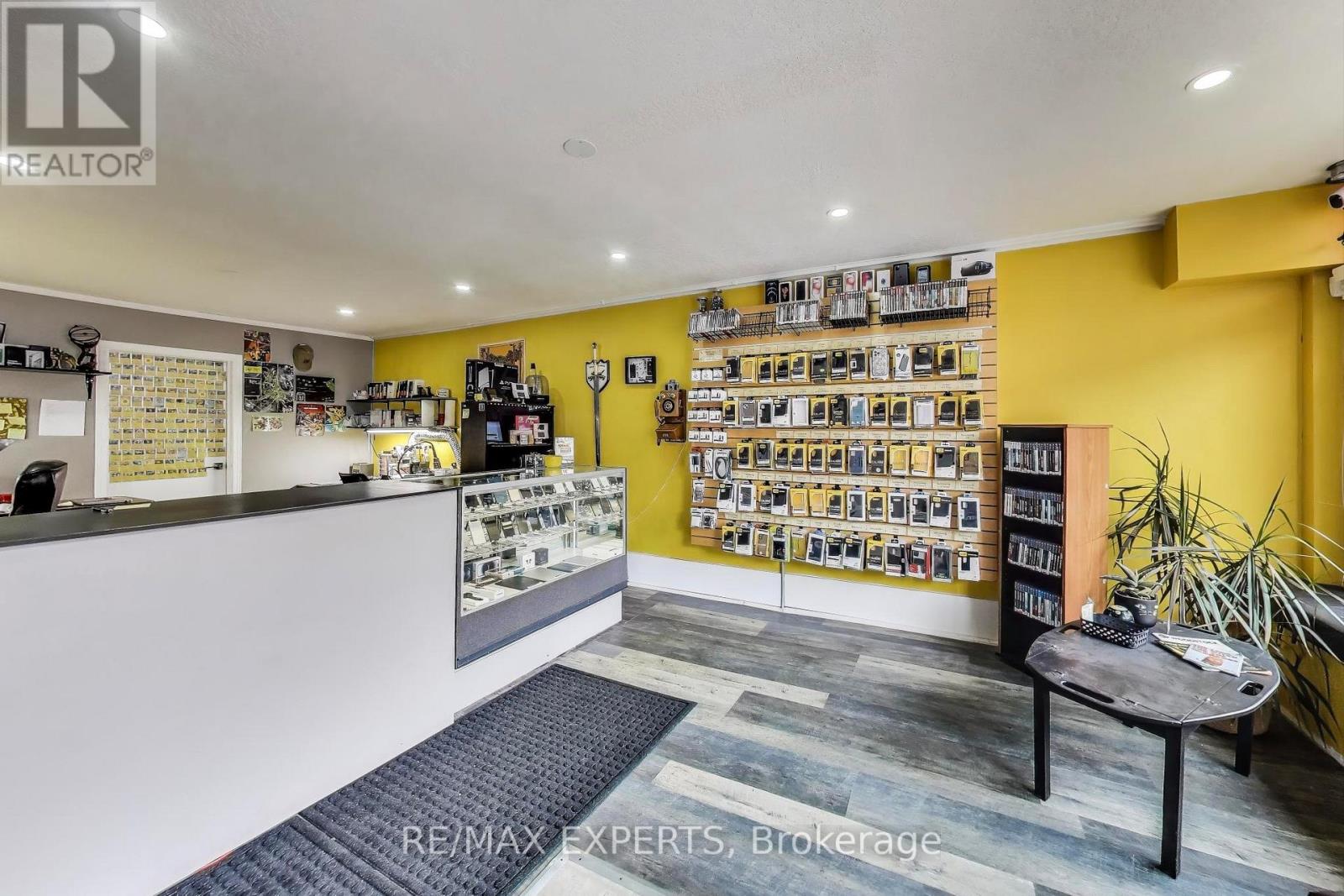 595-599 Dundas Street, Woodstock, Ontario N4S 1C9 - Photo 4 - X12588160