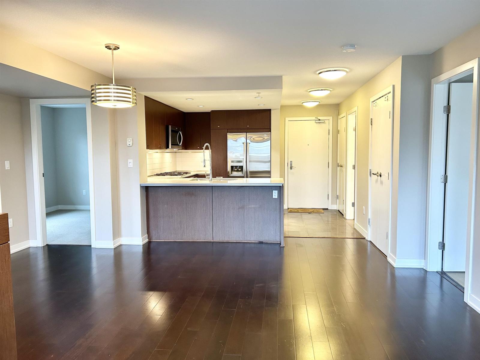 205 2940 King George Boulevard, Surrey, British Columbia  V3Z 0M8 - Photo 3 - R3048264