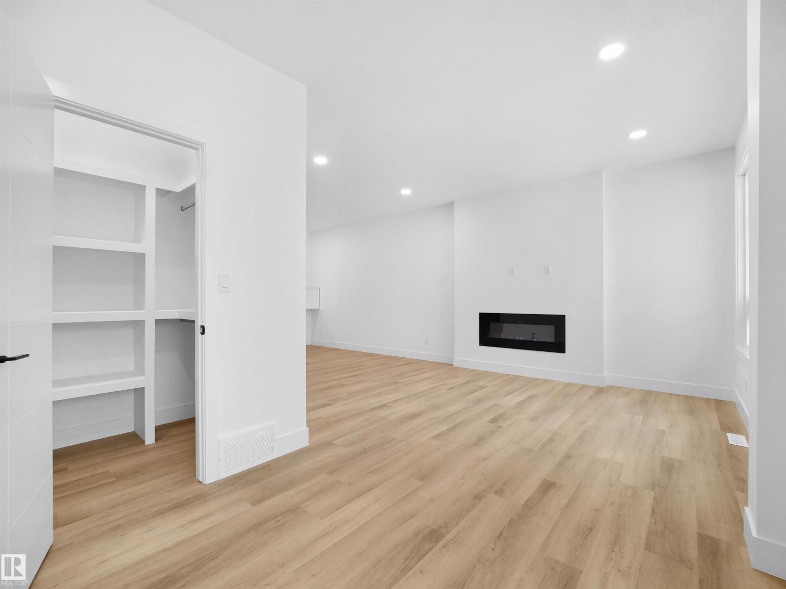 788 Cy Becker Dr Nw, Edmonton, Alberta  T5Y 2W4 - Photo 4 - E4467085