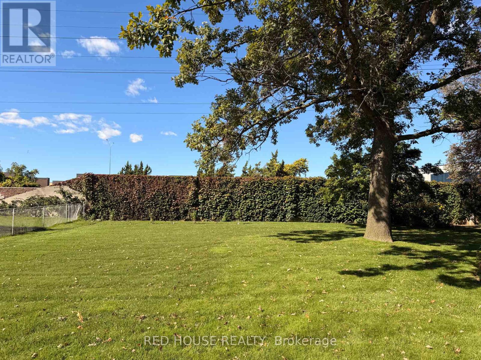 1239 Melton Drive, Mississauga, Ontario  L4Y 1L5 - Photo 2 - W12454254