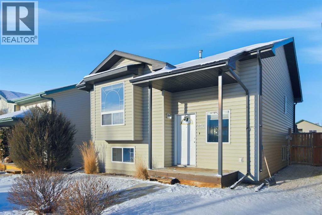 256 Deschner Close, Red Deer, Alberta  T4R 3C2 - Photo 2 - A2272429
