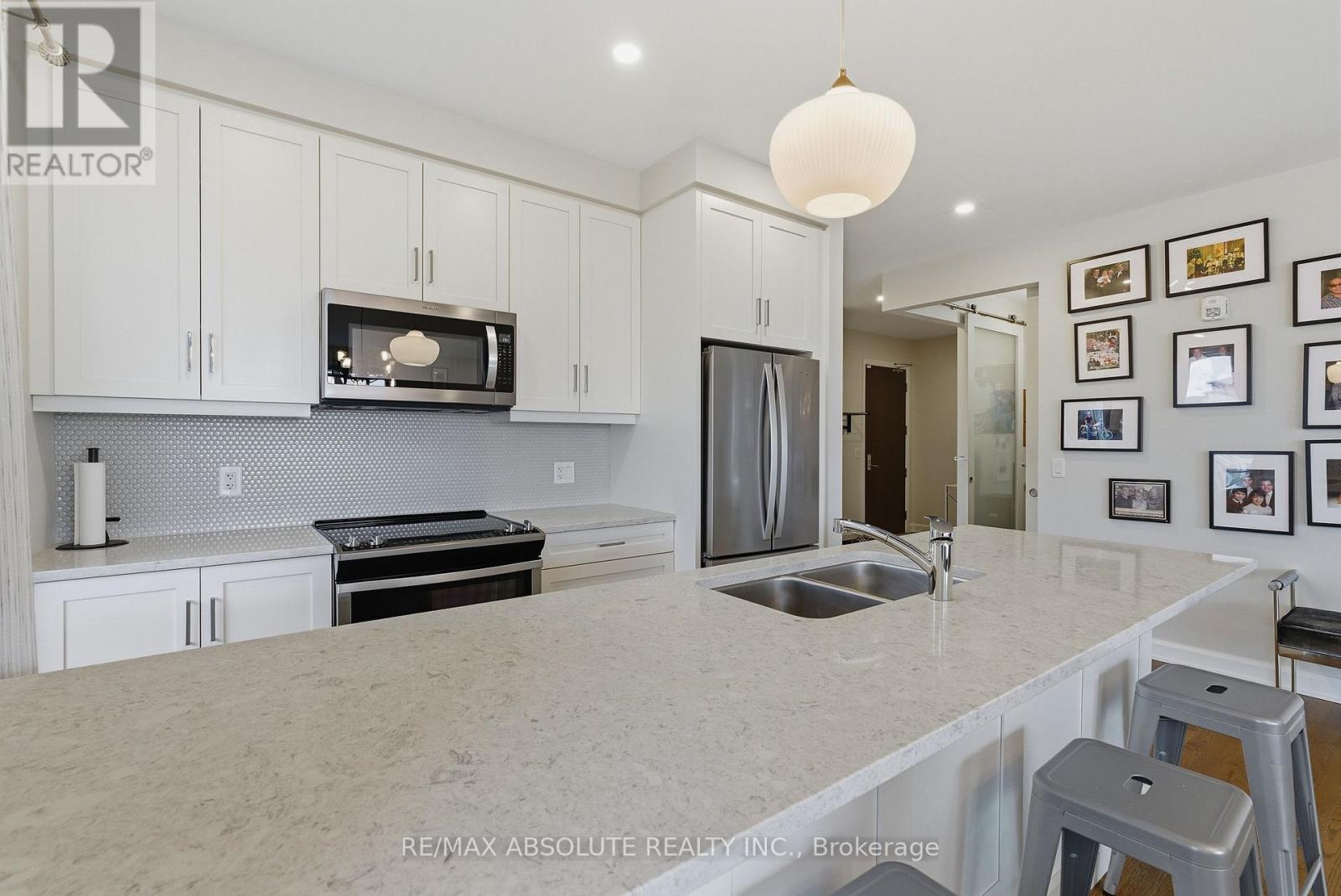 205 - 180 Boundstone Way, Ottawa, Ontario  K2T 0M9 - Photo 12 - X12557648