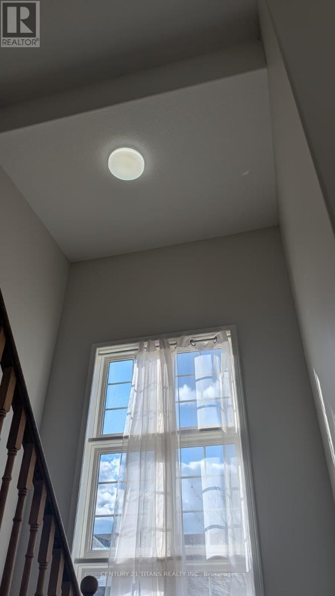 11 Osborn Avenue, Brantford, Ontario  N3T 6P9 - Photo 2 - X12588236