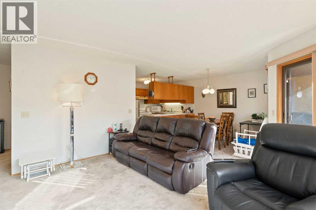 40 Sandarac Circle Nw, Calgary, Alberta  T3K 3V6 - Photo 9 - A2269204