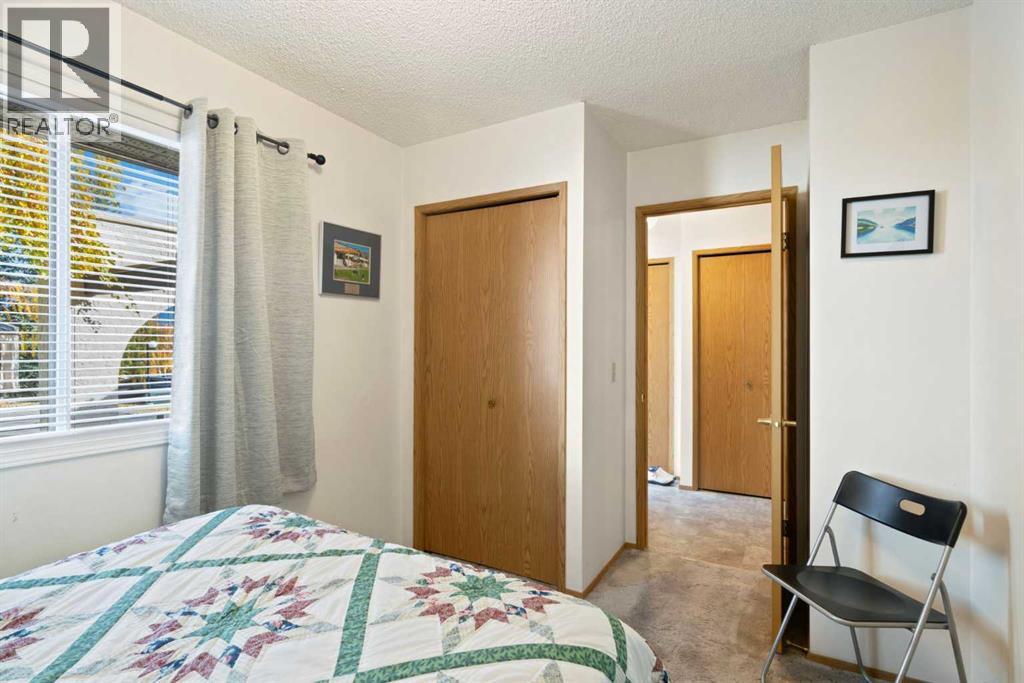 40 Sandarac Circle Nw, Calgary, Alberta  T3K 3V6 - Photo 15 - A2269204