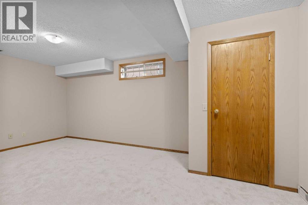 104 Hampshire Close Nw, Calgary, Alberta  T3A 4X9 - Photo 35 - A2267985