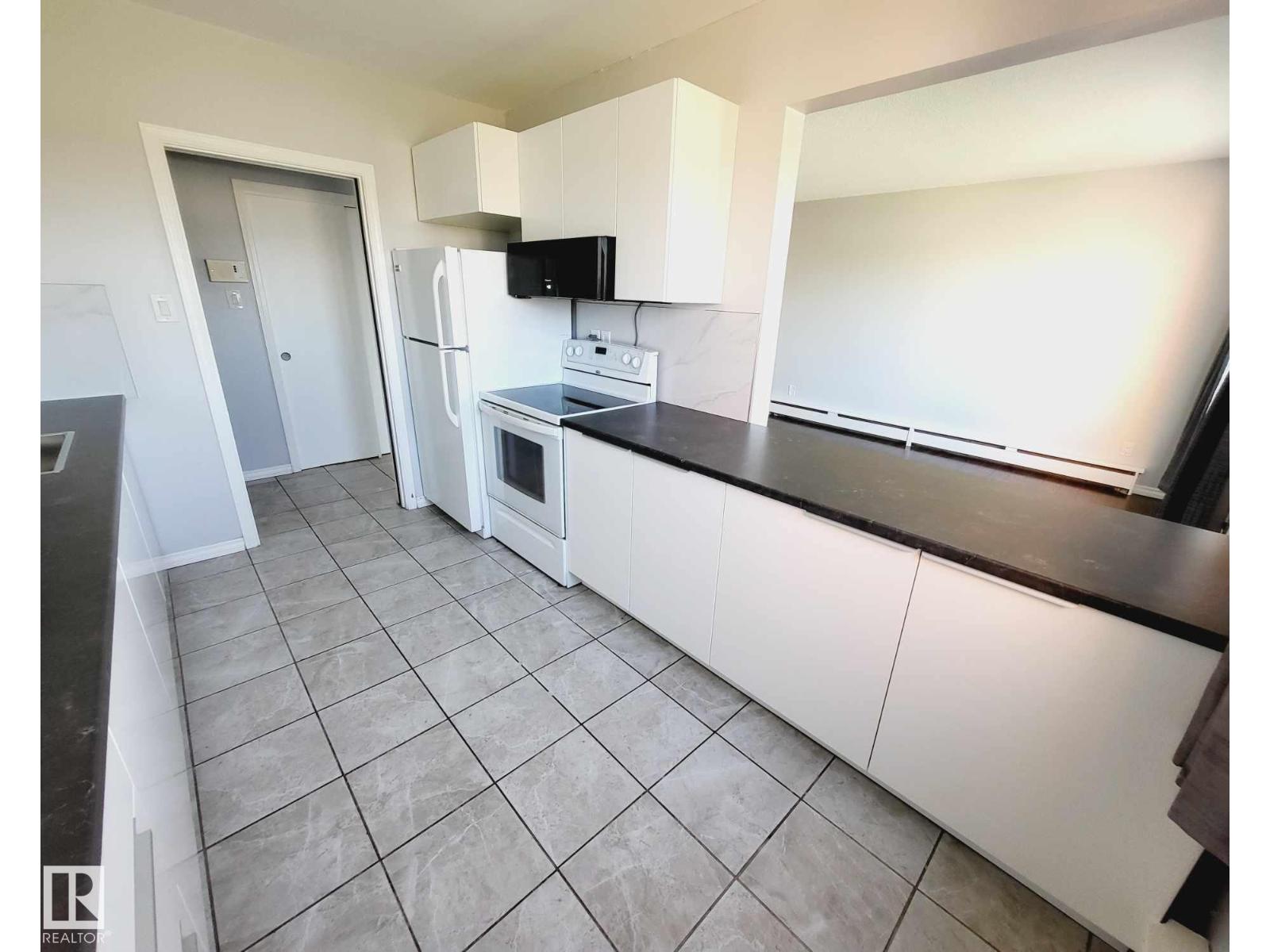 #8 6103 98 Av Nw, Edmonton, Alberta  T6A 0A3 - Photo 3 - E4467087