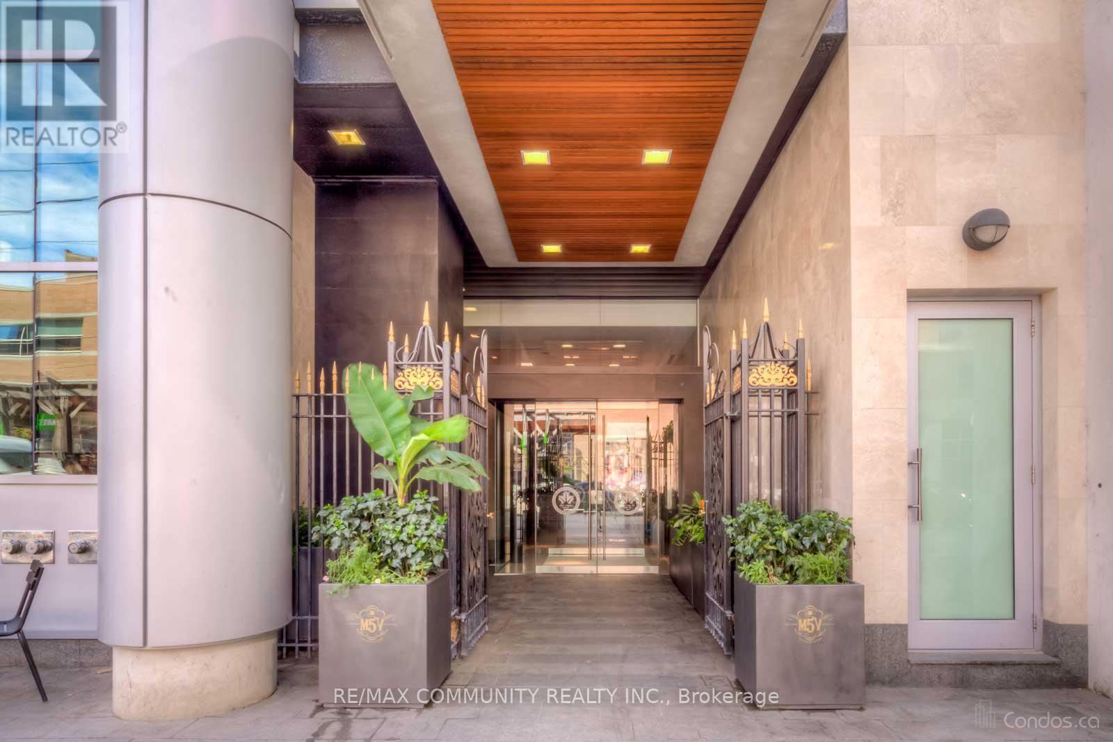 1708 - 375 King Street W, Toronto, Ontario  M5V 1K1 - Photo 4 - C12588254