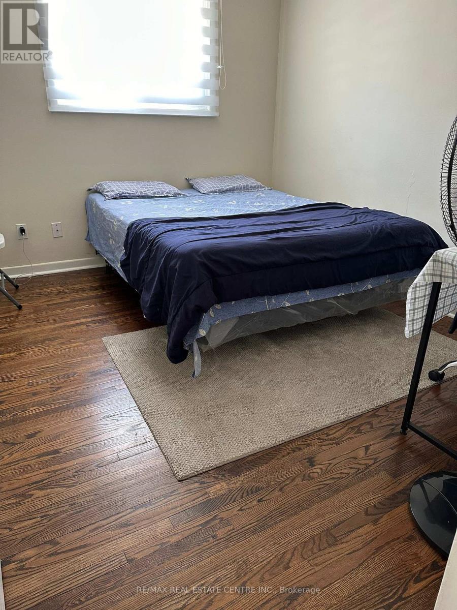 86 Earnscliffe Circle, Brampton, Ontario L6T 2B2 - Photo 15 - W12588258