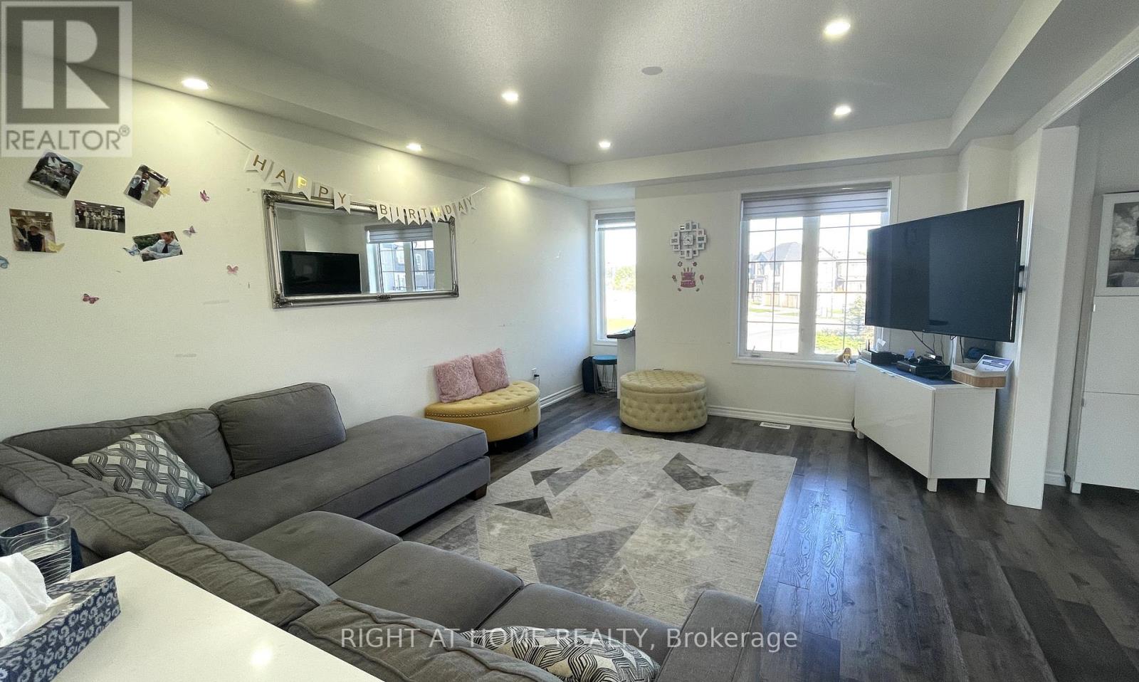 21 - 1222 Rose Way, Milton, Ontario  L9E 1P2 - Photo 6 - W12588270