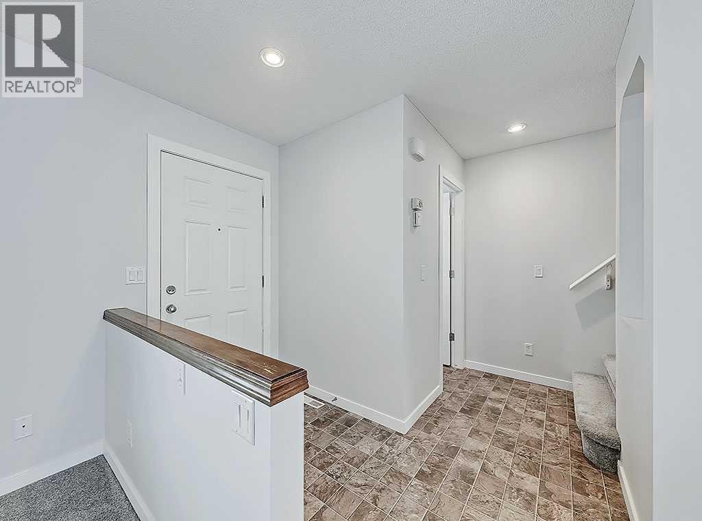 409 Cimarron Boulevard, Okotoks, Alberta  T1S 0A9 - Photo 3 - A2269381