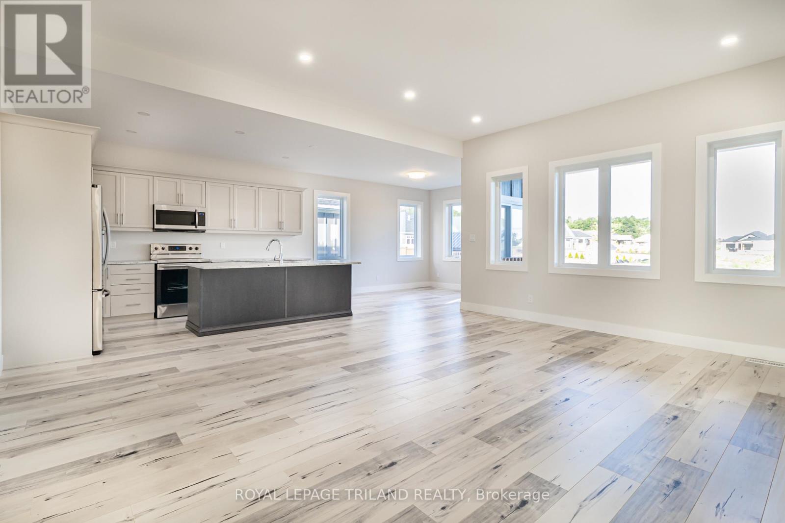 26 Tattersall Lane, Lambton Shores, Ontario  N0M 1T0 - Photo 13 - X12588282