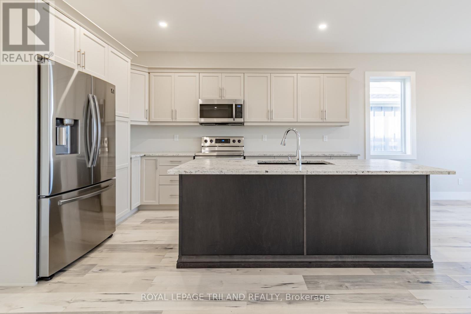 26 Tattersall Lane, Lambton Shores, Ontario  N0M 1T0 - Photo 14 - X12588282