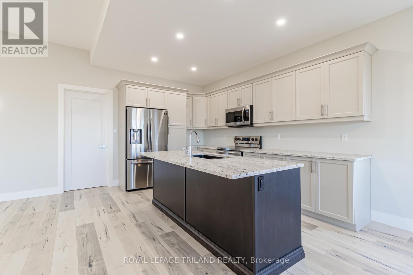 26 Tattersall Lane, Lambton Shores, Ontario  N0M 1T0 - Photo 16 - X12588282