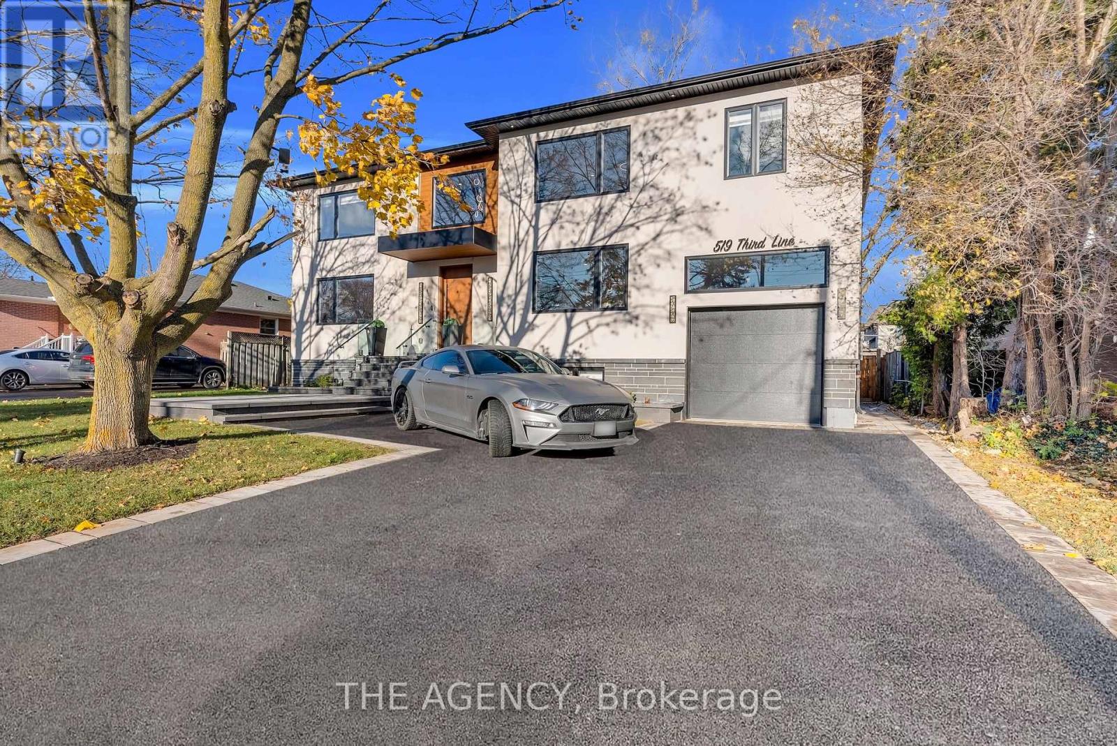 519 Third Line, Oakville, Ontario  L6L 4A8 - Photo 2 - W12584898
