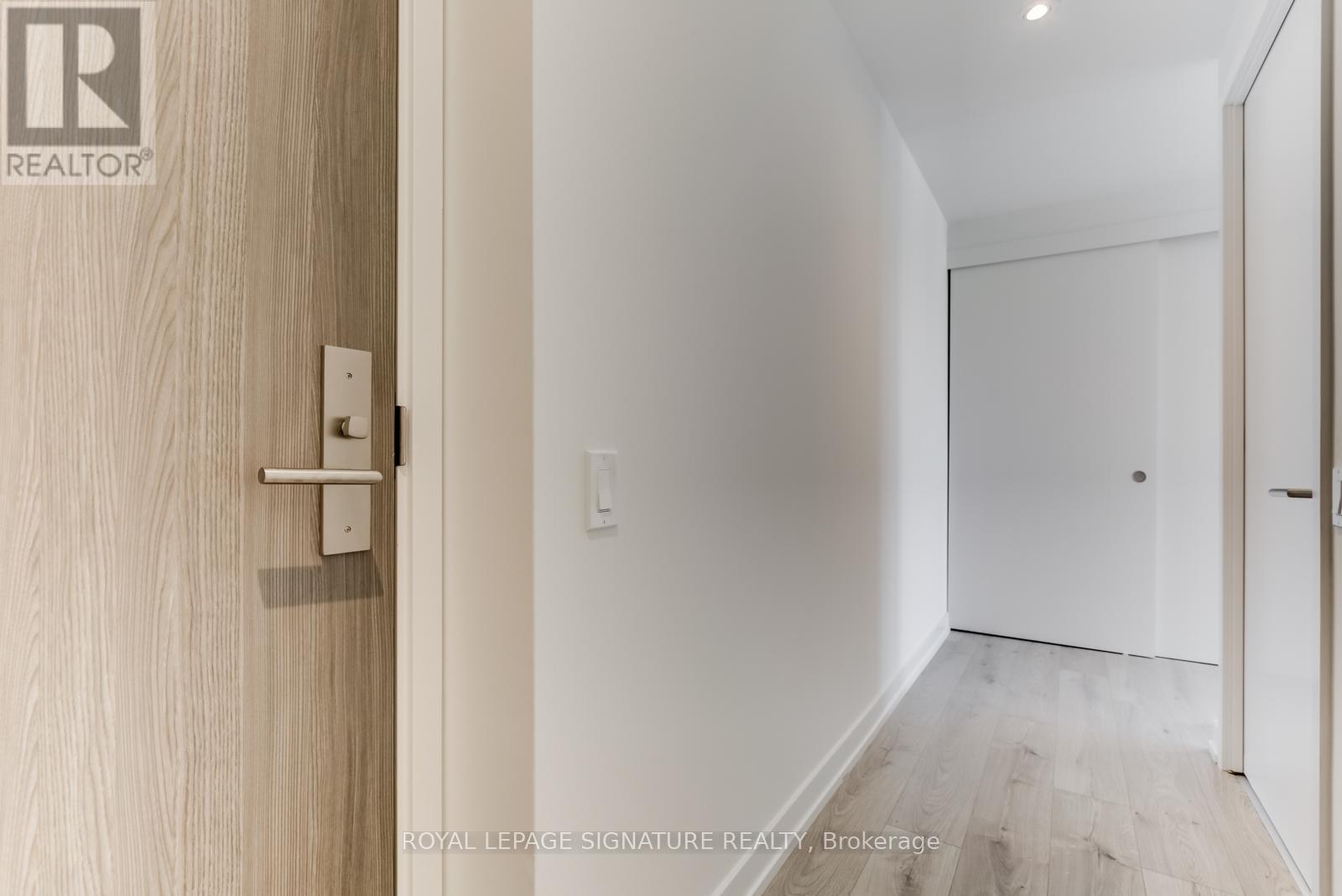 2003 - 161 Roehampton Avenue, Toronto, Ontario  M4P 0C8 - Photo 2 - C12538358