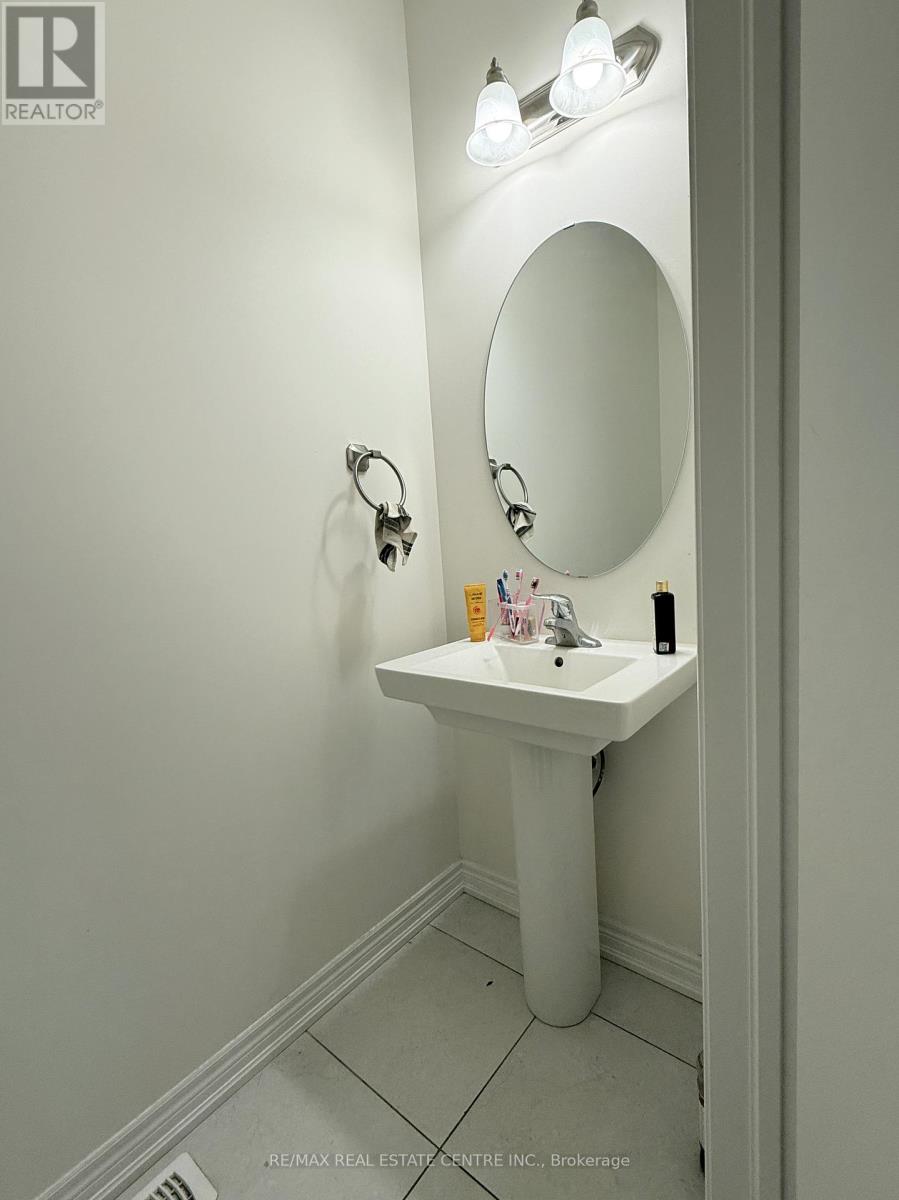 151 Broadacre Drive, Kitchener, Ontario  N2R 0S5 - Photo 5 - X12543836