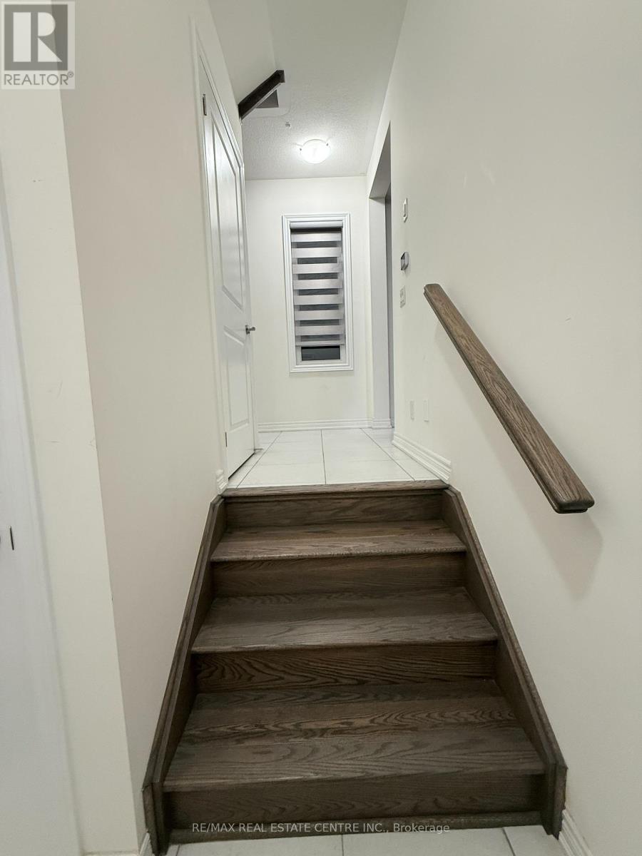 151 Broadacre Drive, Kitchener, Ontario  N2R 0S5 - Photo 6 - X12543836