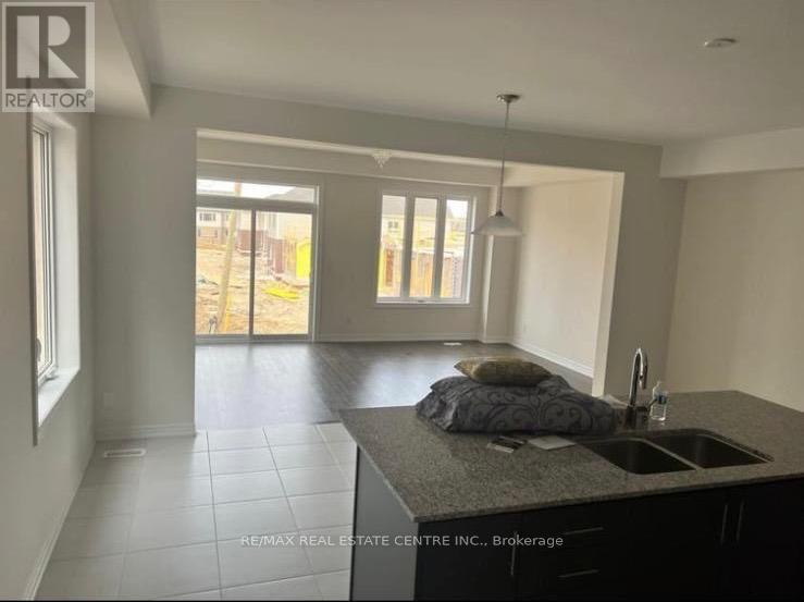 151 Broadacre Drive, Kitchener, Ontario  N2R 0S5 - Photo 9 - X12543836