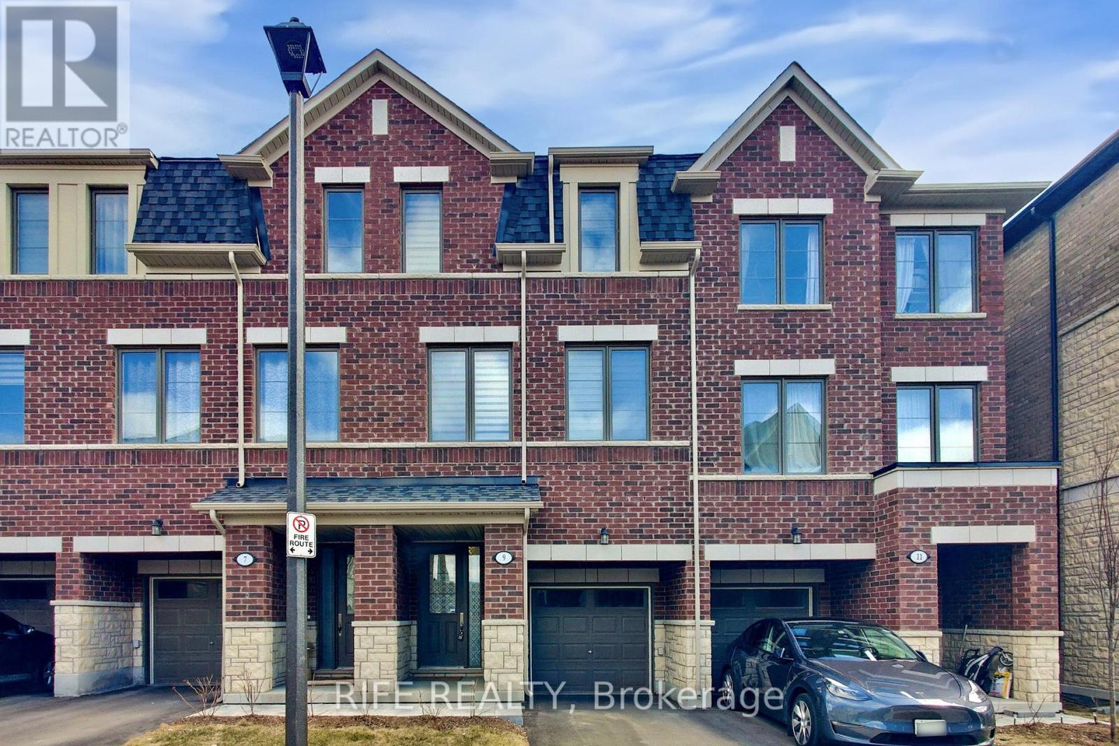 9 BRETLON STREET, Brampton, Ontario