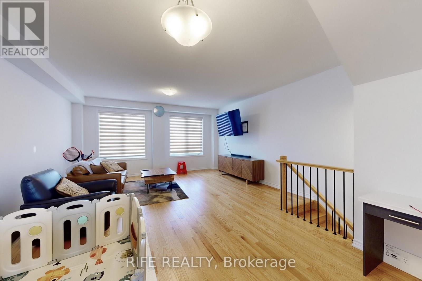 9 Bretlon Street, Brampton, Ontario L6P 4N8 - Photo 2 - W12588278