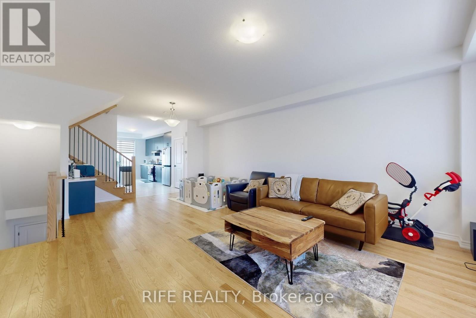 9 Bretlon Street, Brampton, Ontario L6P 4N8 - Photo 3 - W12588278