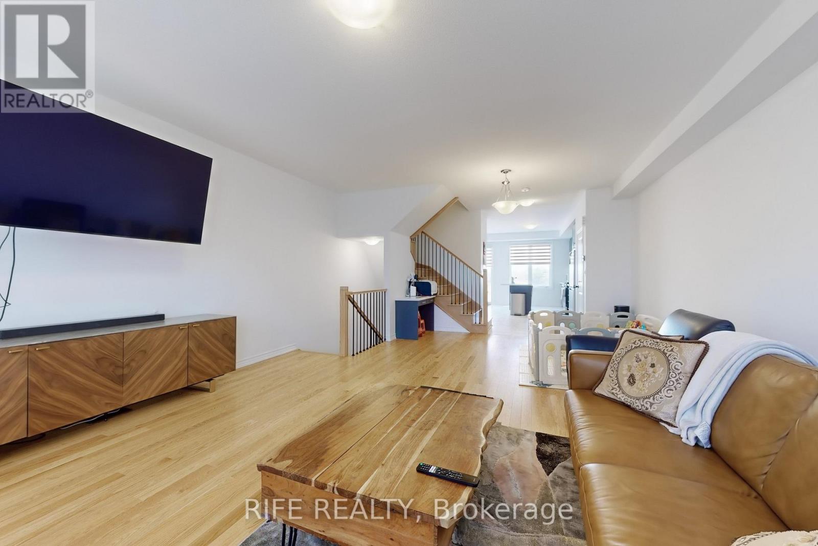 9 Bretlon Street, Brampton, Ontario L6P 4N8 - Photo 4 - W12588278