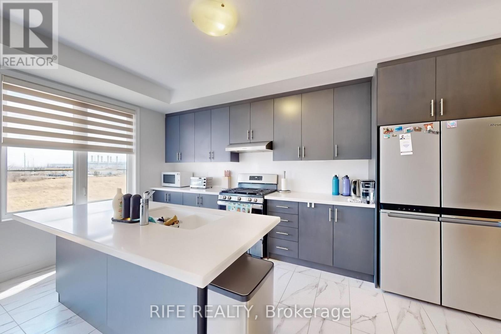 9 Bretlon Street, Brampton, Ontario L6P 4N8 - Photo 6 - W12588278