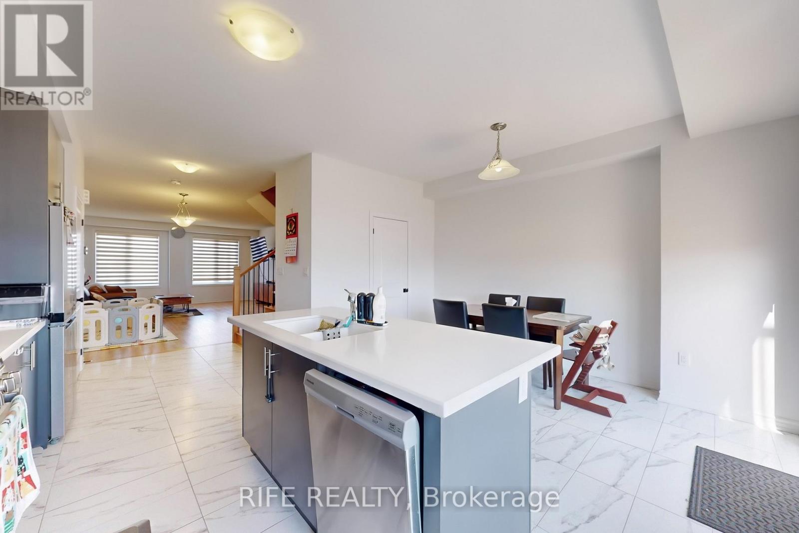 9 Bretlon Street, Brampton, Ontario L6P 4N8 - Photo 7 - W12588278