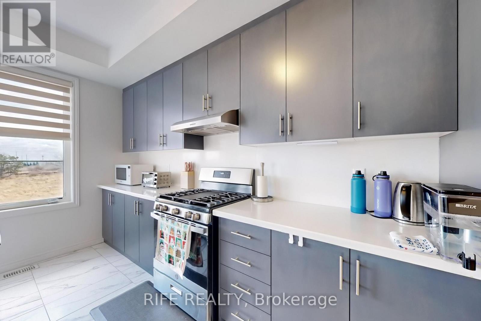 9 Bretlon Street, Brampton, Ontario L6P 4N8 - Photo 9 - W12588278