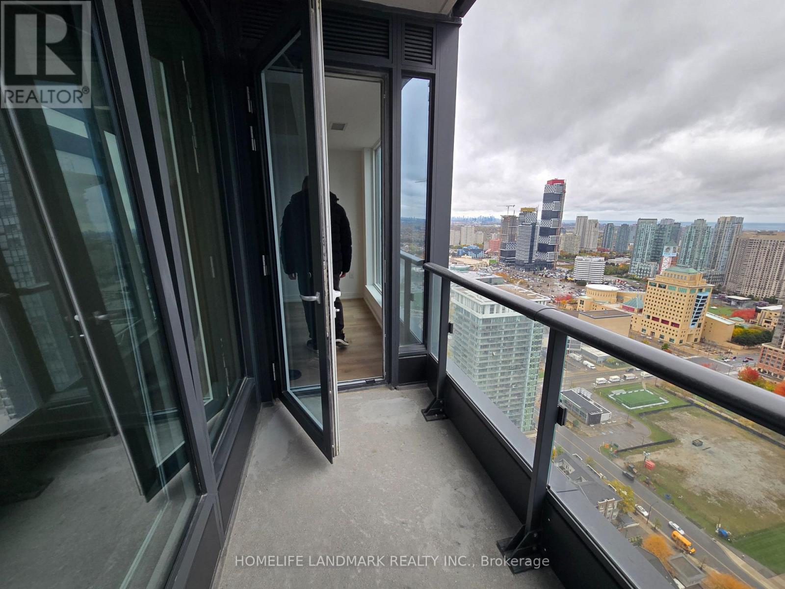 3606 - 395 Square One Drive, Mississauga, Ontario  L5B 0P6 - Photo 10 - W12588280