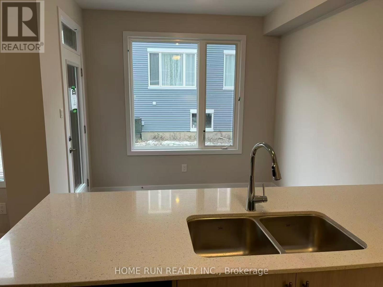 379 Les Emmerson Drive, Ottawa, Ontario K2J 7L7 - Photo 3 - X12588294