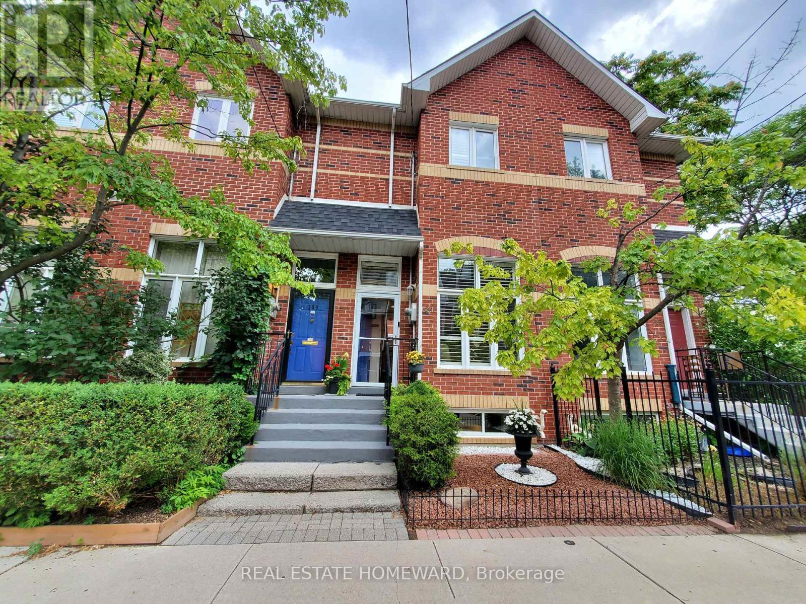 257 Milan Street, Toronto, Ontario M5A 4C3 - Photo 2 - C12588300