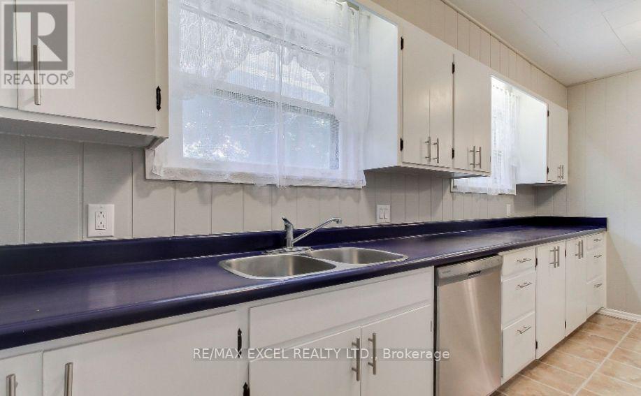 230 Boyers Side Road, Georgina, Ontario L4P 3C8 - Photo 4 - N12577460